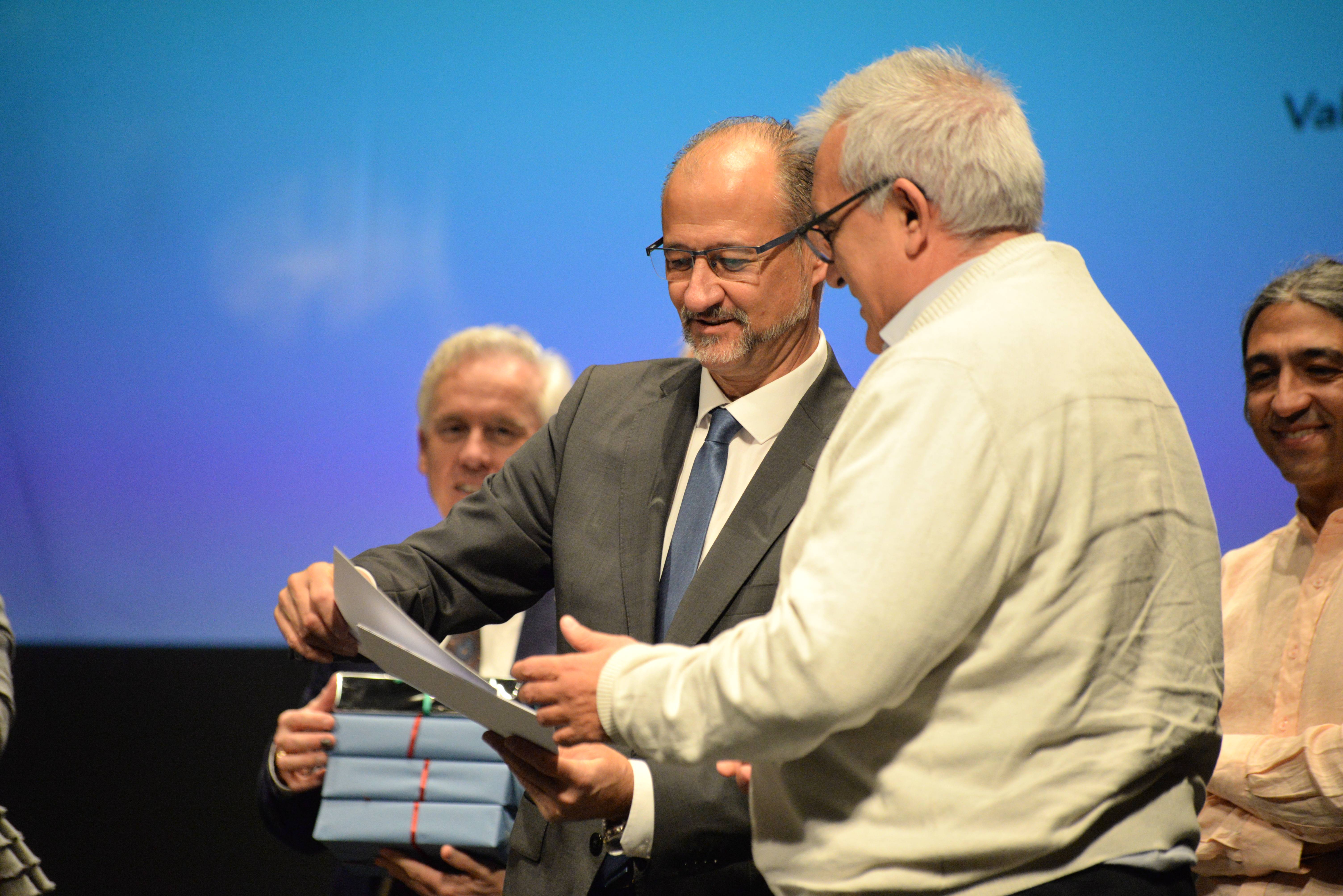 20191216 - Foto1 Entrega Premio Valores Democrativos en Segovia